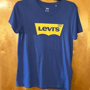 Levi’s Tshirt- size small